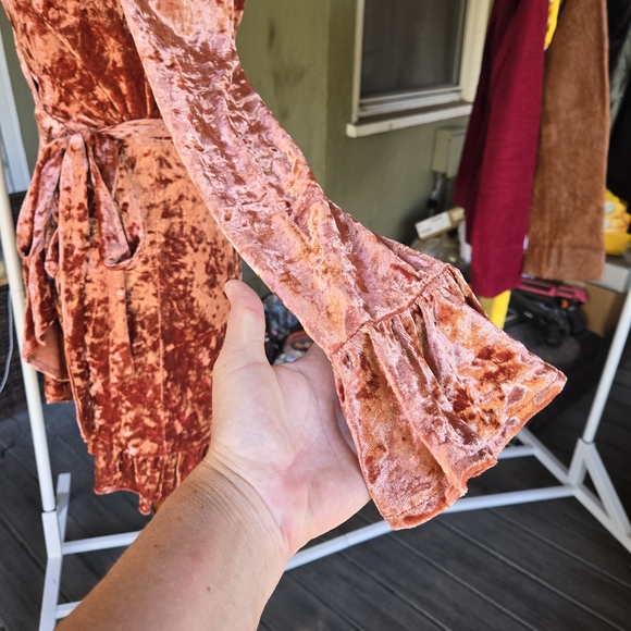 Storia Crushed Velvet Wrap Dress Mauve Pink Ruffle Hem Long Sleeve Size S - Picture 3 of 9